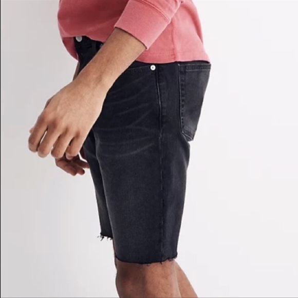 Madewell Vintage Black 9" Raw Edge Denim Shorts in Everton Wash (W 34) - Picture 2 of 12